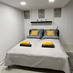 West Station Gallery - Free Parking, Cozy Home, Perfect For Families Budapest