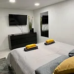West Station Gallery - Free Parking, Cozy Home, Perfect For Families Apartment