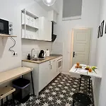 Apartment West Station Gallery - Free Parking, Cozy Home, Perfect For Families