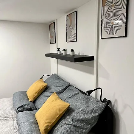 West Station Gallery - Free Parking, Cozy Home, Perfect For Families Budapeste