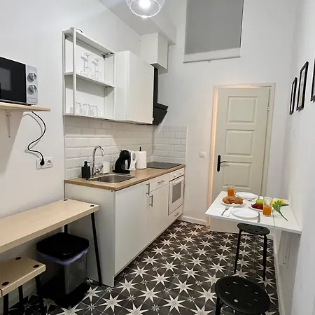 Apartment West Station Gallery - Free Parking, Cozy Home, Perfect For Families