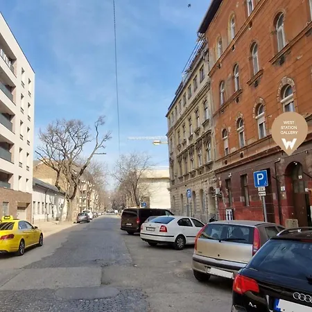 West Station Gallery - Free Parking, Cozy Home, Perfect For Families Budapesta
