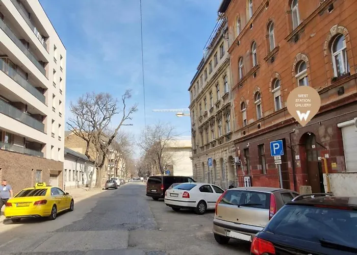 West Station Gallery - Free Parking, Cozy Home, Perfect For Families Budapest