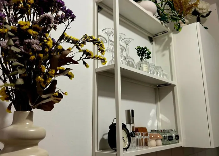 Apartman West Station Gallery - Free Parking, Cozy Home, Perfect For Families *