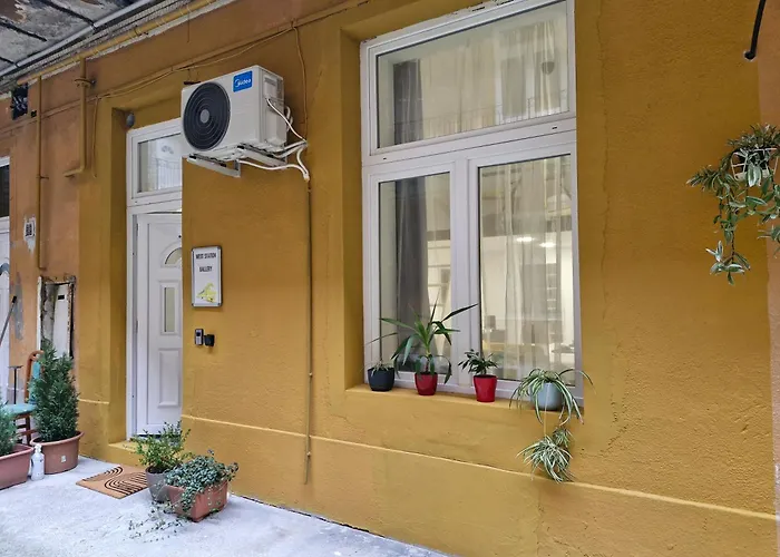 West Station Gallery - Free Parking, Cozy Home, Perfect For Families