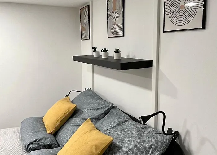 West Station Gallery - Free Parking, Cozy Home, Perfect For Families 부다페스트