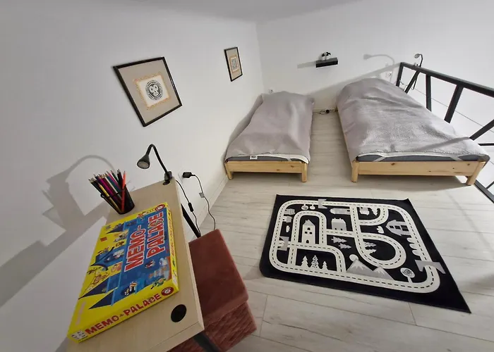 West Station Gallery - Free Parking, Cozy Home, Perfect For Families Boedapest