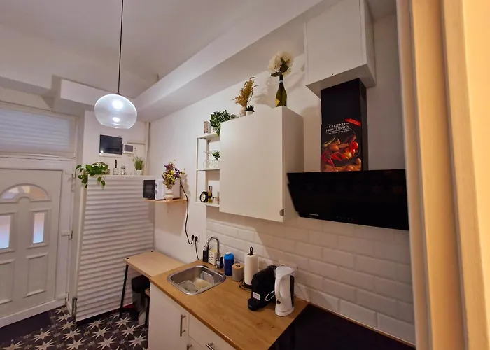 West Station Gallery - Free Parking, Cozy Home, Perfect For Families * 부다페스트